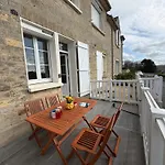 Bleu Charmante Maison Vue Et Mer, Belle Terrasse, A 5 Mn A Pied Du Centre De En Bessin, Proche De Bayeux Et Omaha بيت للعطل