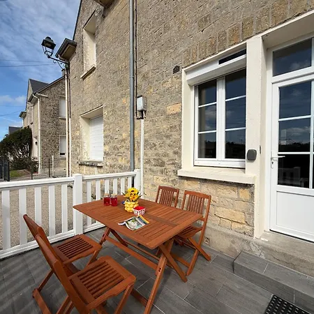 Prázdninový dům Port Bleu Charmante Maison Bien Equipee Vue Port Et Mer, Belle Terrasse, 2 Chambres, 2 Wc, 1 Sdb , A 5 Mn A Pied Du Centre De Port En Bessin, Proche De Bayeux Et Omaha Beach