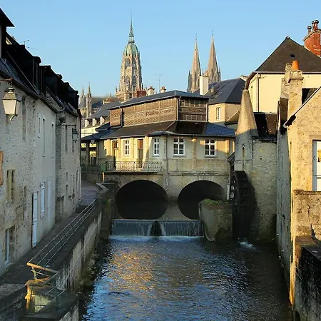 בית נופש Bleu Charmante Maison Bien Equipee Vue Et Mer, Belle Terrasse, 2 Chambres, 2 Wc, 1 Sdb , A 5 Mn A Pied Du Centre De En Bessin, Proche De Bayeux Et Omaha