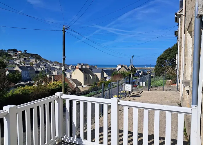 Semesterbostad Bleu Charmante Maison Vue Et Mer, Belle Terrasse, A 5 Mn A Pied Du Centre De En Bessin, Proche De Bayeux Et Omaha Port-en-Bessin-Huppain