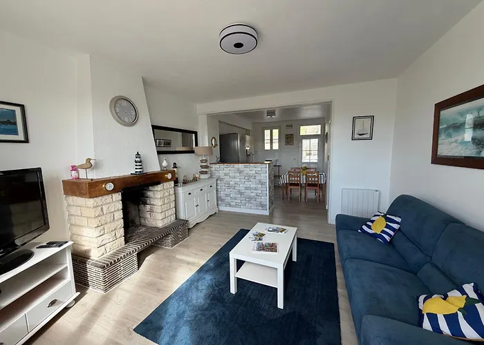 Bleu Charmante Maison Vue Et Mer, Belle Terrasse, A 5 Mn A Pied Du Centre De En Bessin, Proche De Bayeux Et Omaha Semesterbostad