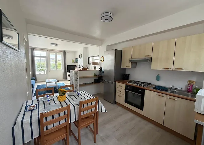 Bleu Charmante Maison Vue Et Mer, Belle Terrasse, A 5 Mn A Pied Du Centre De En Bessin, Proche De Bayeux Et Omaha Semesterbostad Port-en-Bessin-Huppain