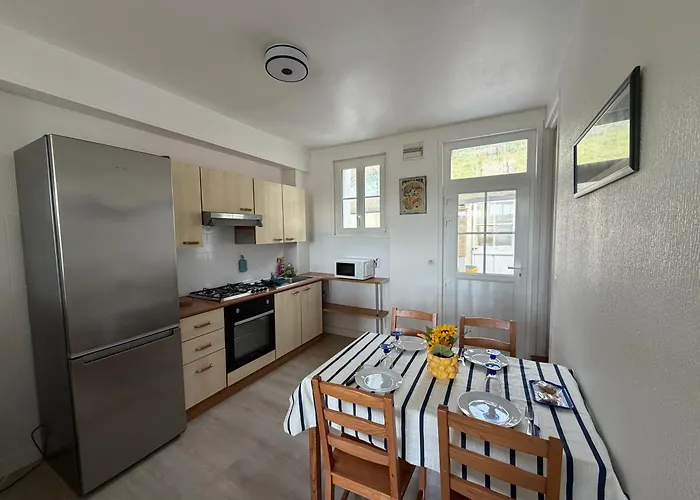 Bleu Charmante Maison Vue Et Mer, Belle Terrasse, A 5 Mn A Pied Du Centre De En Bessin, Proche De Bayeux Et Omaha * Port-en-Bessin-Huppain