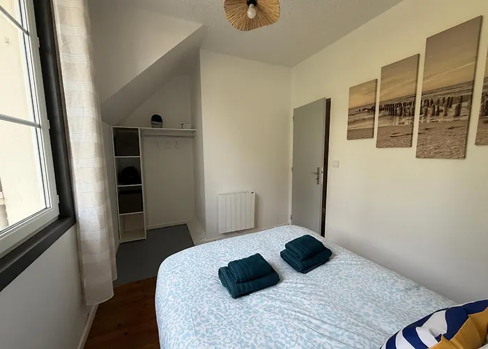 Bleu Charmante Maison Vue Et Mer, Belle Terrasse, A 5 Mn A Pied Du Centre De En Bessin, Proche De Bayeux Et Omaha Semesterbostad